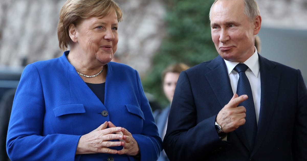 Putin Accuses German Chancellor of Shifting Blame for Ukraine Conflict