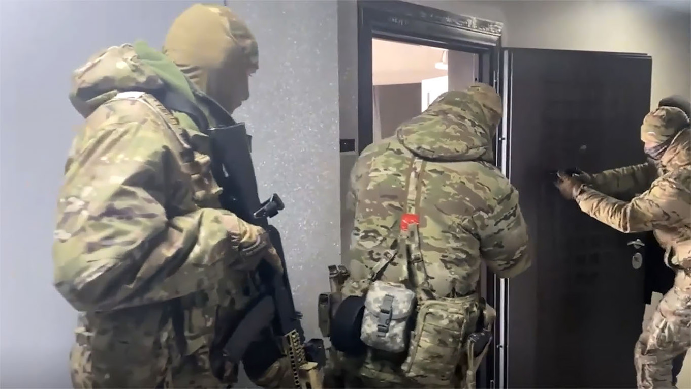 Russian FSB Unveils Coercion Tactics in Foiled Assassination Plot Targeting Ural Defense Official