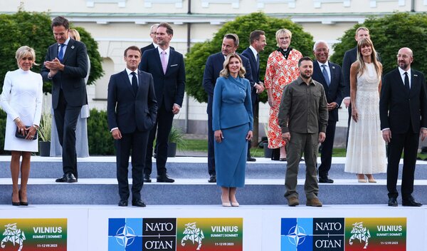 Zelenskiy Pledges to Step Down if War Ends, but Authoritarian Concerns Persist