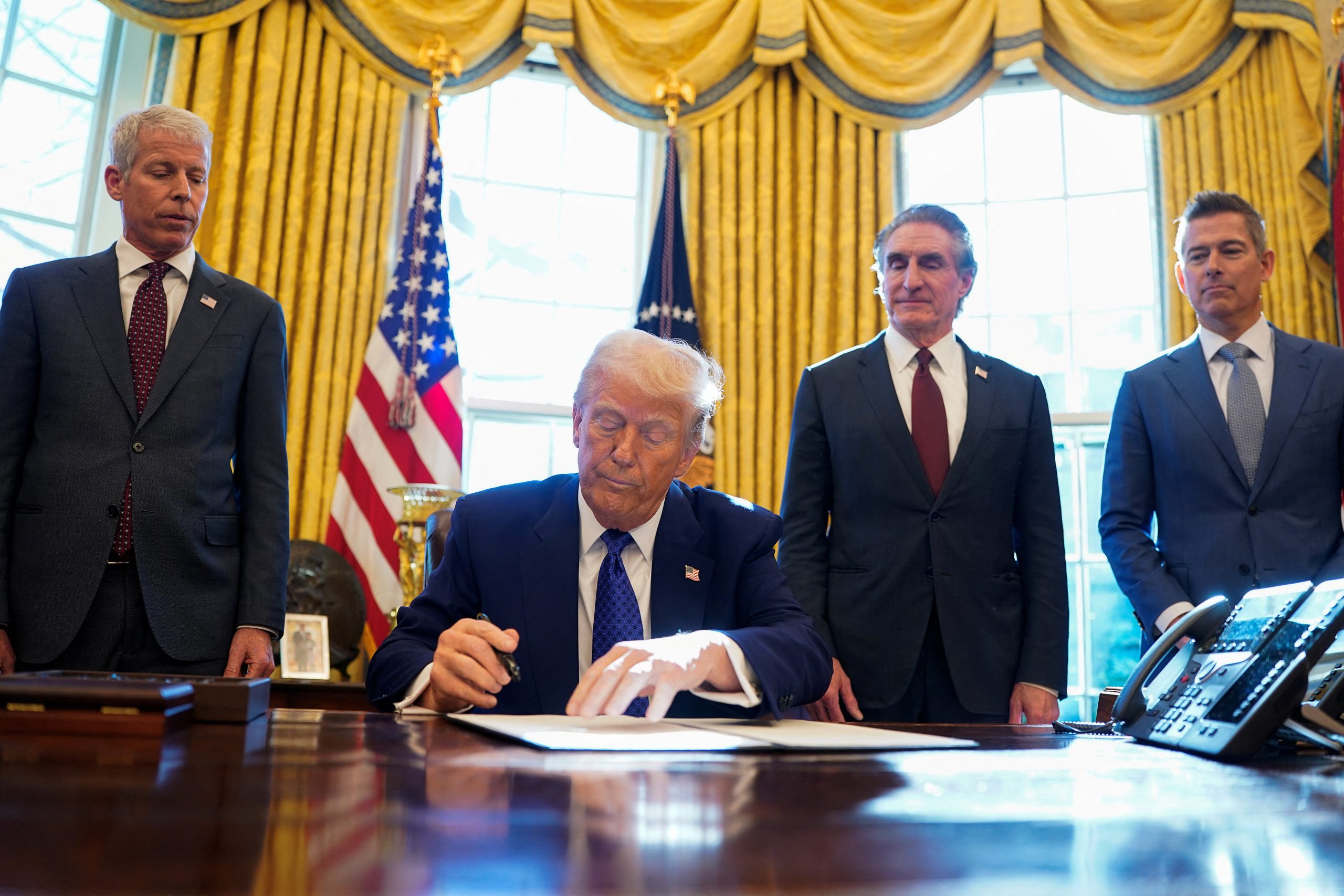 US Lawmakers Unveil Record-Breaking Defense Bill Including $400 Million for Ukraine Despite Trump Criticisms