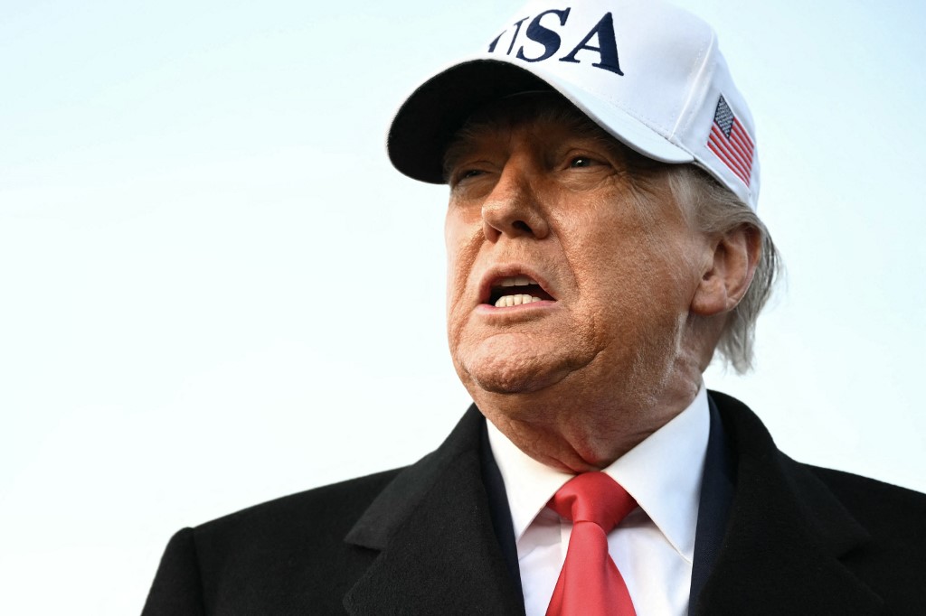 Trump Threatens Tariffs on Countries Refusing His Greenland Takeover