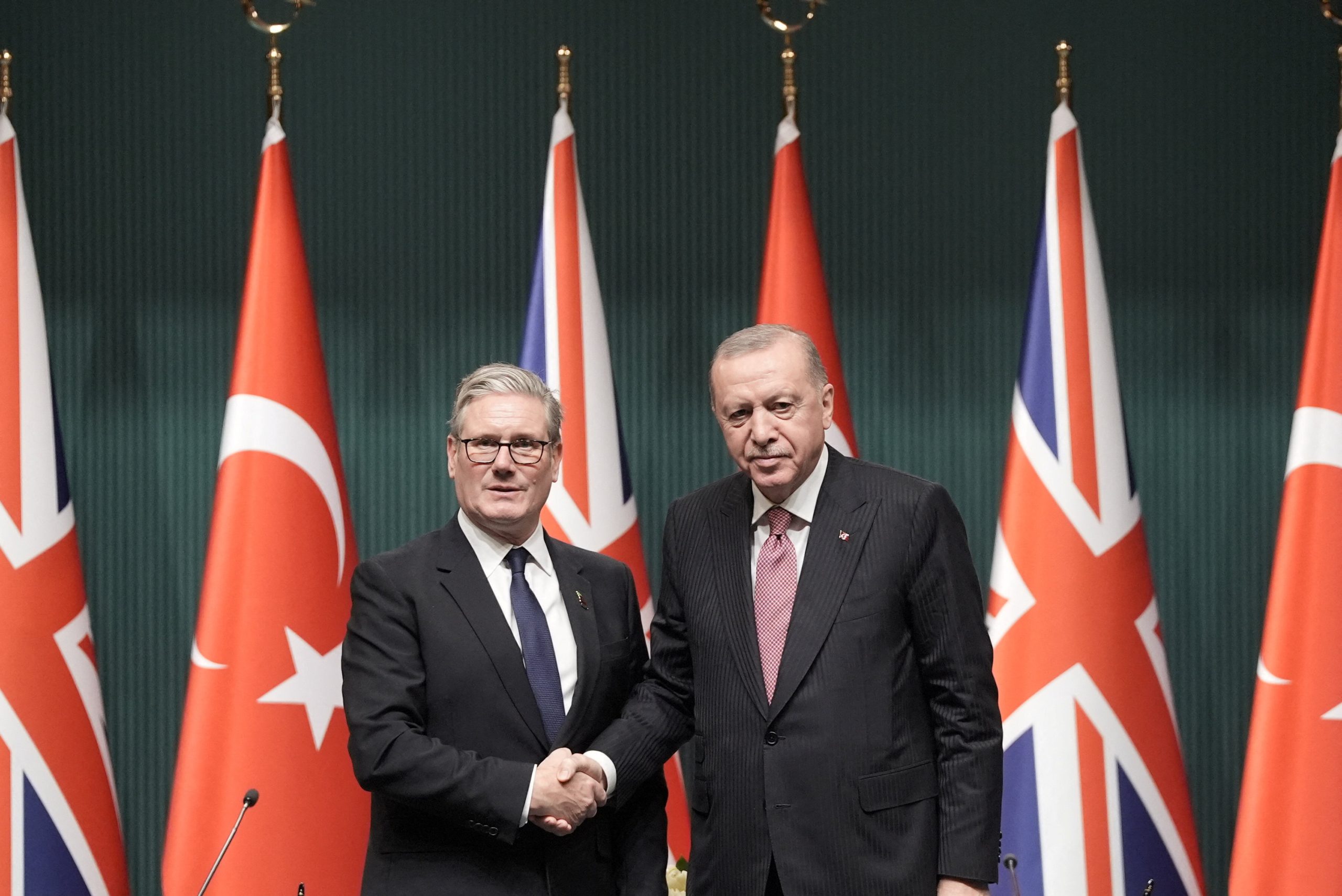 Starmer’s Revolver Vanishes as Turkey Waives Export Controls for NATO Gift