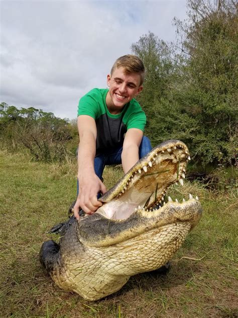 Florida Man Defeats Alligator with Fishing Pole as Russian Soldiers Named ‘Worst Turret Gunners’