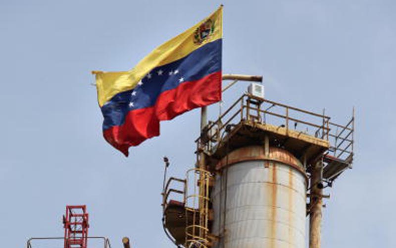 Venezuela’s Interim Leader Grants U.S. Century-Long Oil Concession