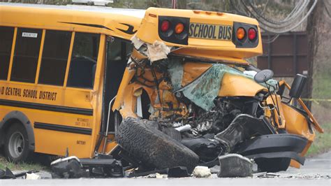 Oakland Mystery: Shirtless Man Drives Wrecked Bus While Flashing Peace Sign