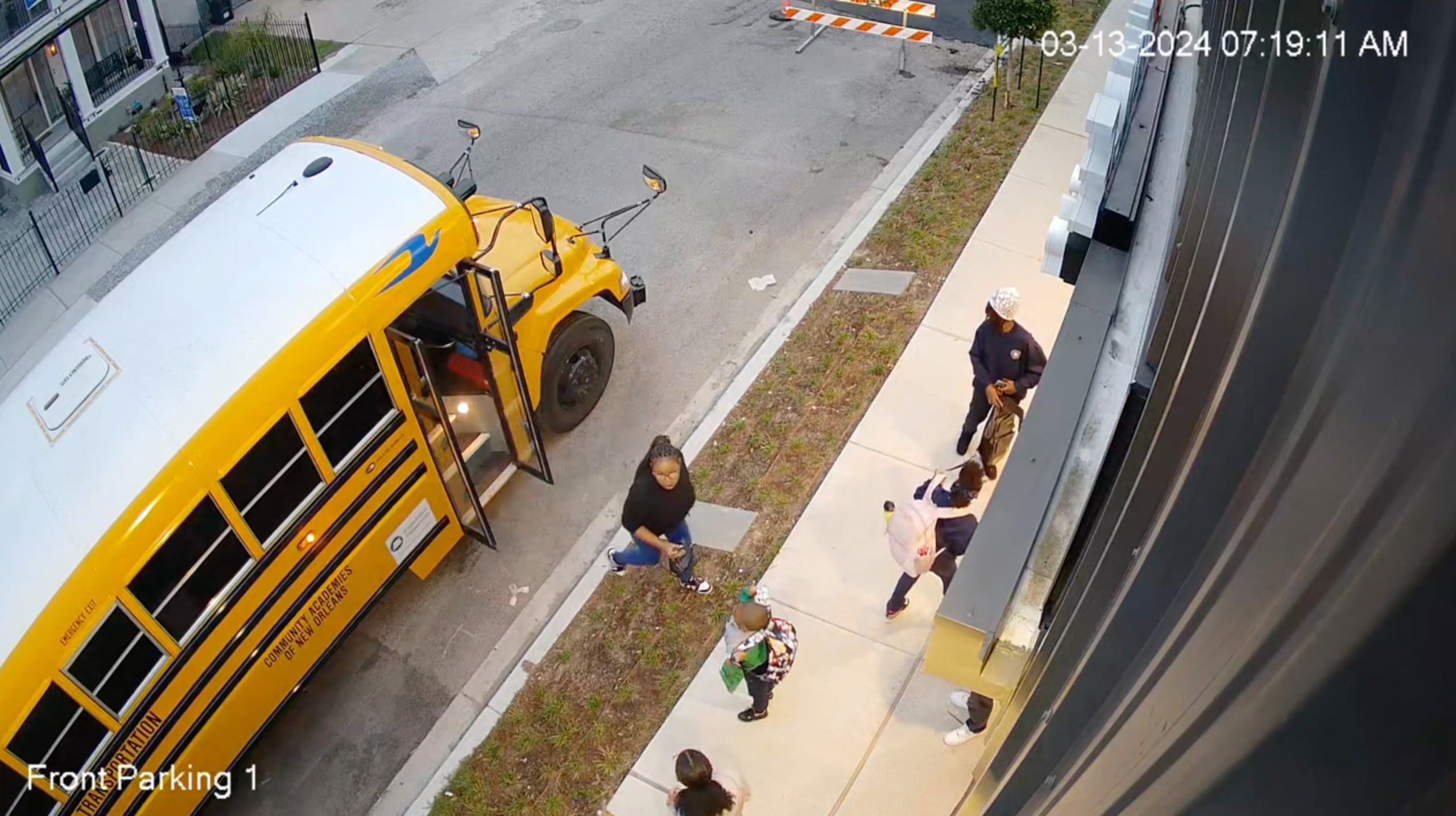 Untrained Man Stops School Bus in Seizure Crisis, Saves Twenty Students